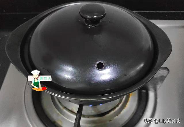 排骨此做法，不加一滴水，出锅鲜美到流口水，做一盘，儿子吃撑了