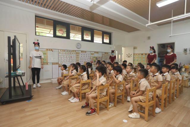 新华网客户端|图集|小萌娃“回笼”,深圳1537所幼儿园今日开园