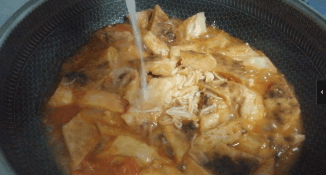 大饼放2天，又干又硬，扔了可惜，用这办法，秒变美味