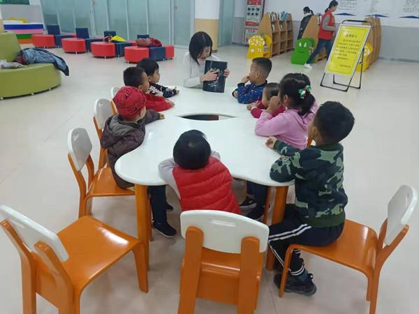 超级宝妈▲东营市图书馆举办第二十期“悦读宝贝”绘本故事活动
