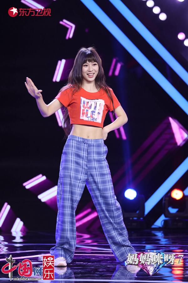 环球网|《妈妈咪呀》歌手辣妈唱出悔意 总监妈妈因女耳疾半隐退