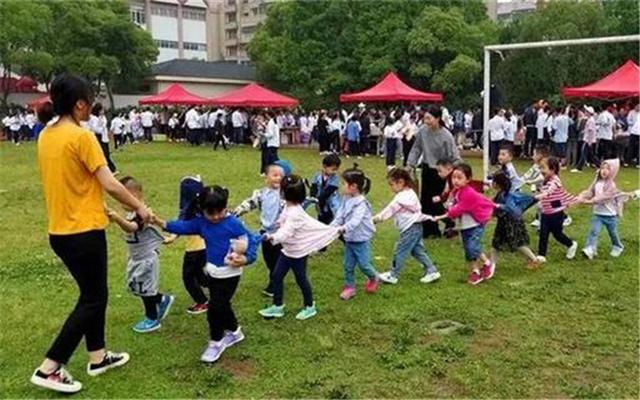 你的育儿经|宝妈家长群里误发信息,发现后撤回已来不及,第二天遭幼儿园劝退
