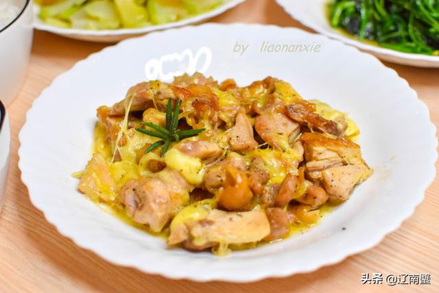 蟹姐用2个鸡腿做盘菜，上桌就被小朋友点赞，连呼好吃