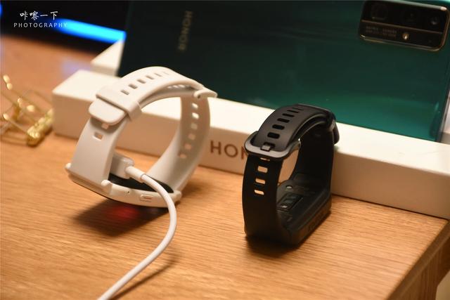 249起！荣耀手环6这是要颠覆智能手环玩法？