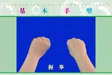 #你的育儿经#用这些童谣和孩子一起玩手指操，开发右脑，孩子越玩越聪明