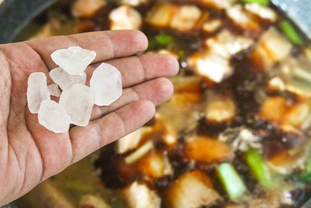 做红烧肉不用炒糖色，一样颜色红润有焦糖味，牢记这2招，真香