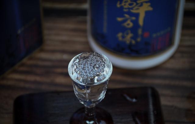 白酒放得越久越好？未必！3种白酒放久了不仅口感差，还不利健康