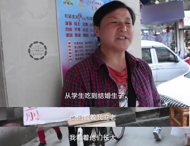 江西大妈把辣椒做成饼，40一斤比牛肉贵，本地人：买来当零食吃