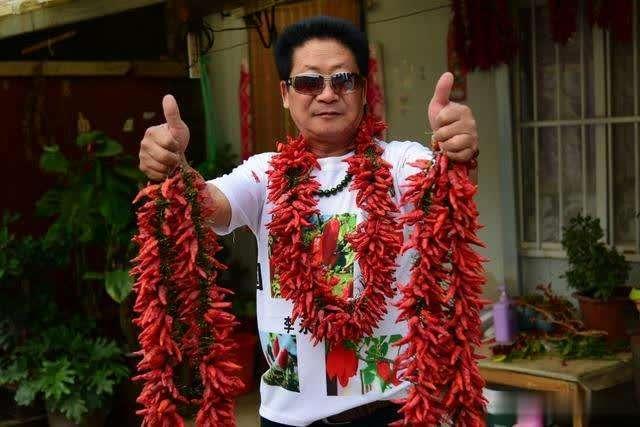 他被称为“中国辣王”，曾每天吃5斤辣椒配白酒，如今靠流食养胃