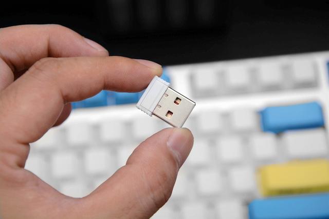 这把键盘让人想起曾经的校园时光，以及老师那精准的“小李飞刀”