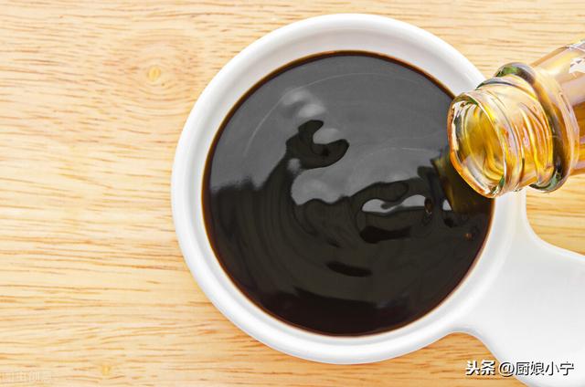 新手炒菜，应该用生抽、老抽还是蚝油？效果不一样，可别用错了