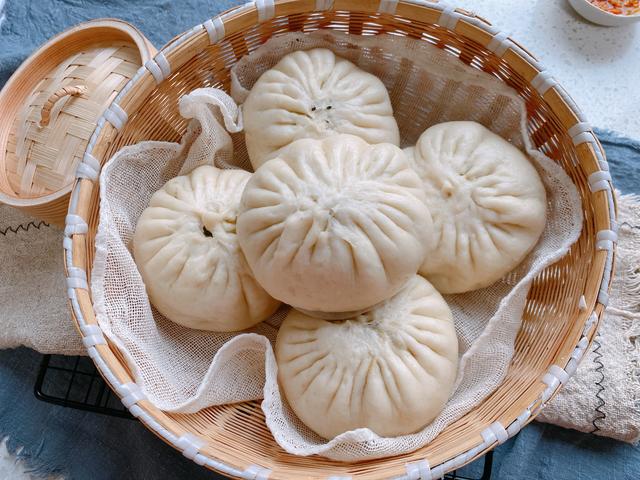 应季的冬笋馅包子，冬笋处理是重点，这样做的包子皮薄馅多还爆汁