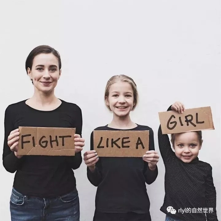 「细雨微凉」母女三人凭借一组照片爆红ins，网友直呼：又来骗我们生女儿。