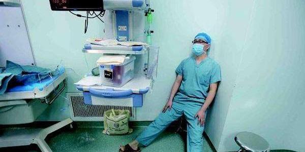[你的育儿经]为什么现如今很多的产妇喜欢男医生接生？这4个优势女医生比不了