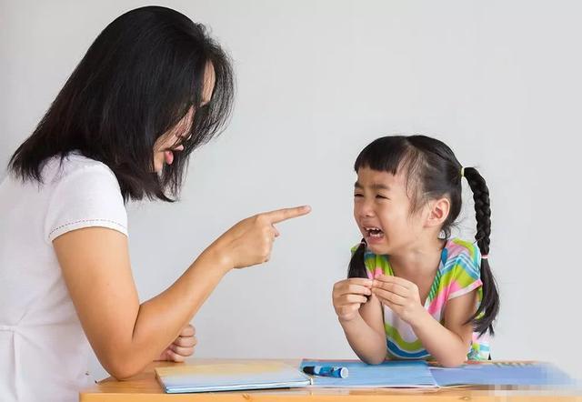 超级宝妈■孩子犯错时吼叫无用？想让娃“知错就改”，正面解决问题三步走
