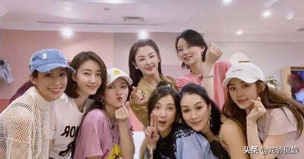 资讯早知道|《乘风破浪的姐姐》集体拍合照，许飞站位引热议，娱乐圈过于现实