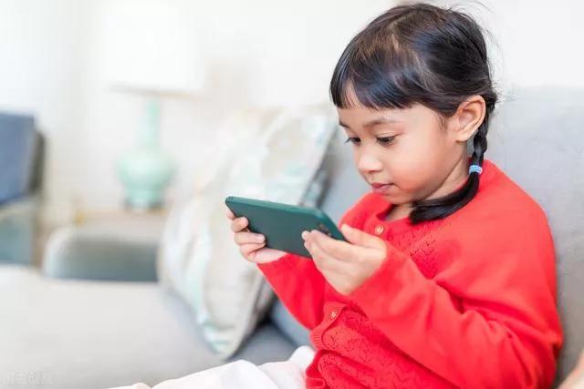 想要孩子不近视或度数不加深，家长需要注意什么呢？