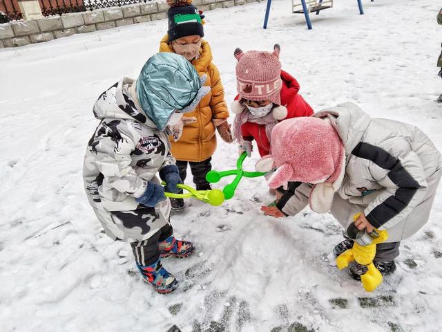 下雪天 幼儿园里欢乐多