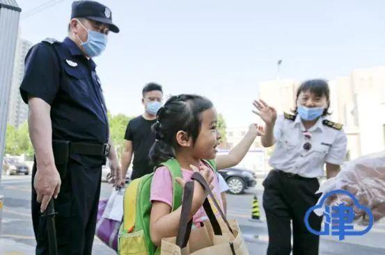 光明网|天津萌娃复课啦！来看今天小学、幼儿园现场图
