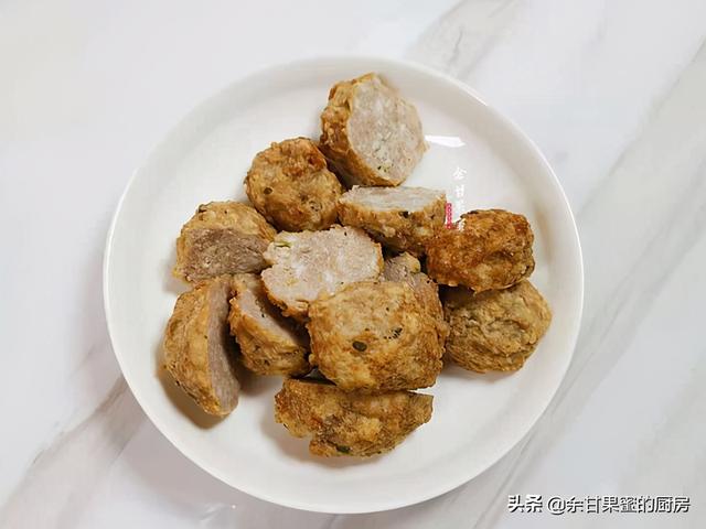 胡萝卜山药烧丸子，烧一烧上桌，咸鲜味美又下饭
