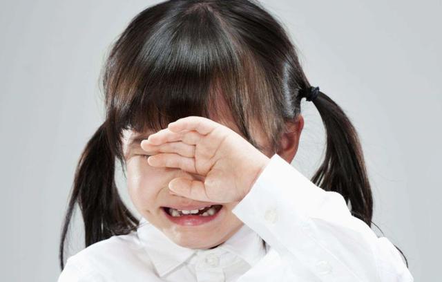 你的育儿经：6岁姐姐没有照顾好弟弟，被宝妈暴打，去世前伸手求“抱抱”