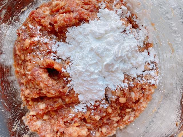 年夜饭必备的四喜丸子，寓意福禄寿喜，家庭做法更简单，肉香四溢