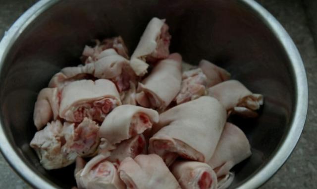 猪蹄这种做法，Q弹软烂，孩子老人吃了补钙比钙片强，家常又简单