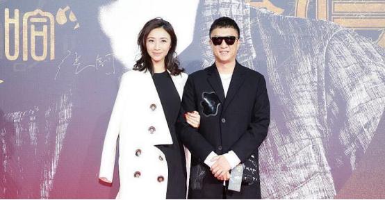 孙红雷与娇妻有多甜？每天给妻子送花、备宵夜，硬汉化身为女儿奴|9号放映厅