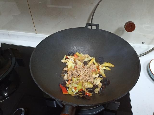 18线小城镇老两口的晚餐，10元钱成本，热乎鲜美贼好吃