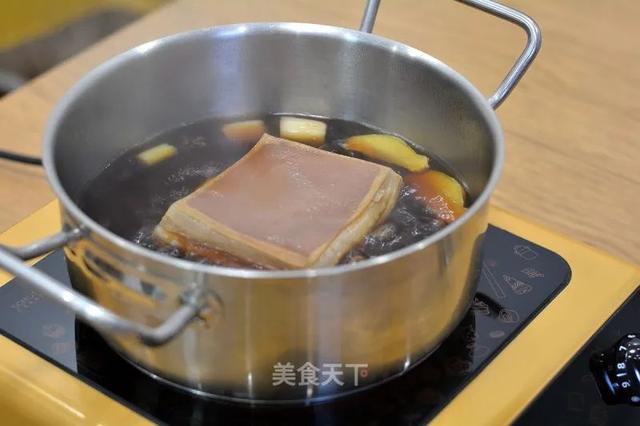 芋头扣肉：鲜香软糯，一点都不油腻，宴客也有面儿