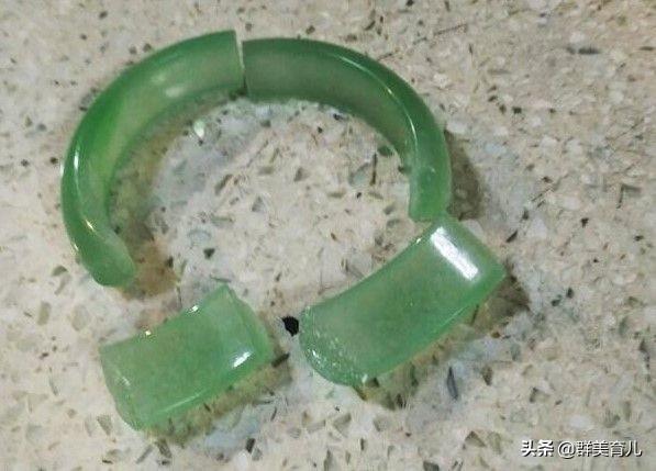 你的育儿经|孩子手上的玉镯子不见了,父母大闹幼儿园,到底谁的错