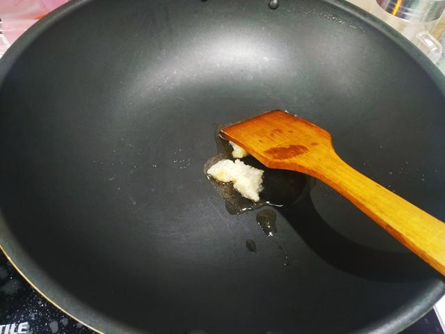 天气越来越冷，吃腻了羊肉汤，不妨试试它，价格便宜，人人吃得起