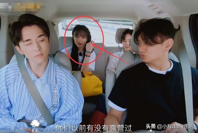 影视交流地|同样是和小孩说话，谁注意谭松韵郑爽咋蹲的？女神和女汉子的区别