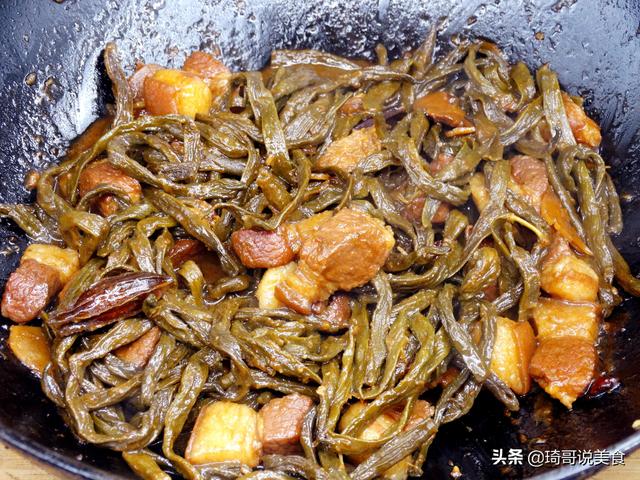 天一冷，我特馋这个菜，从小吃不腻，每周炖上一锅，热乎乎真解馋