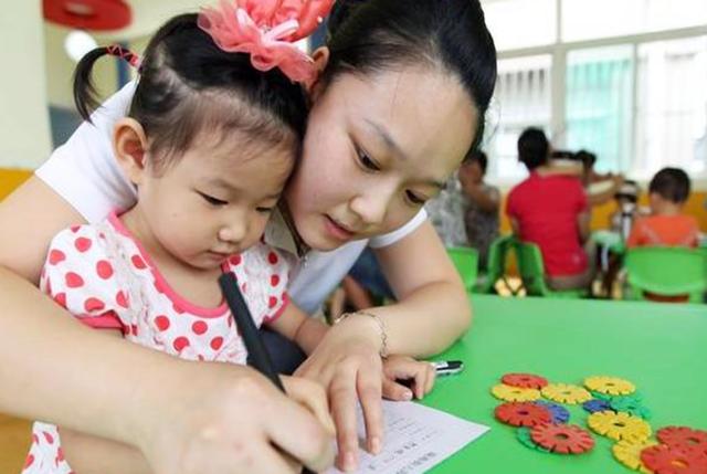 在幼儿园里，具备“三种特质”的孩子，更容易赢得老师的青睐