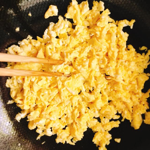 冬天吃包子就爱吃这素馅的，营养丰富，滋味十足，比肉馅好吃多了