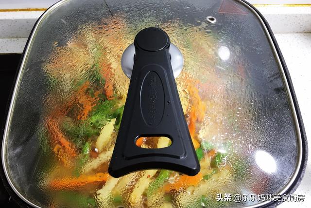 冬至前后，常吃此菜，不用放肉也很香，冷天烩一锅，暖和下饭