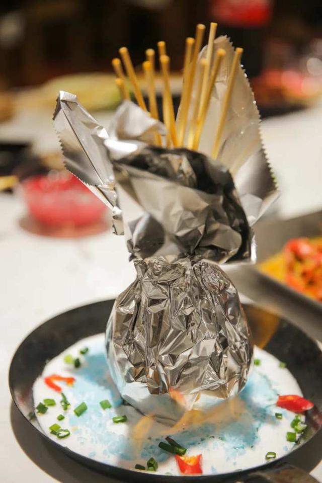 小龙虾|周末排到百来号！这里是网易阿里人的夜宵聚集地，很多人跟着老板，从大学吃到工作，只因……