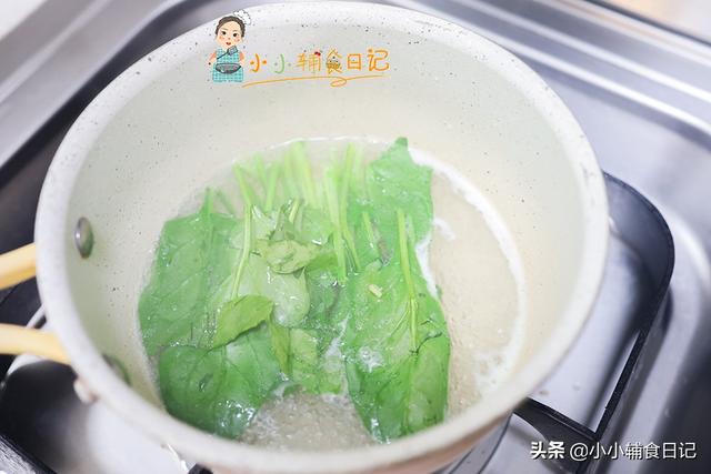 你的育儿经：六个月给娃加辅食你给孩子吃肉了吗？菠菜鸡肉泥