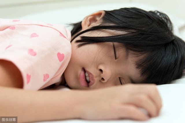 #你的育儿经#自律固然可贵,但对于孩子“睡懒觉”,妈妈们可以适当地“放纵”