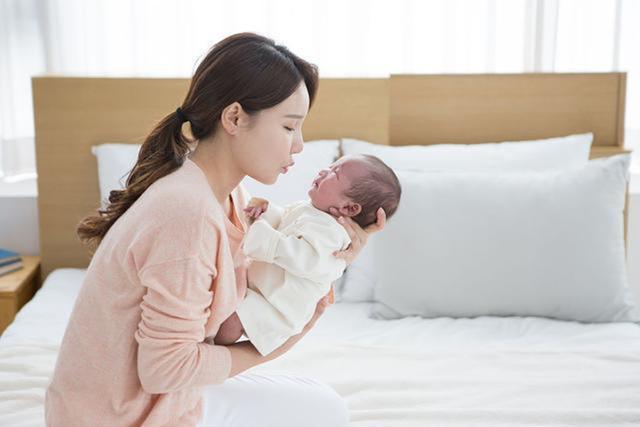 「超级宝妈」家长多摸宝宝这3个部位，孩子聪明，可是很多家长不碰