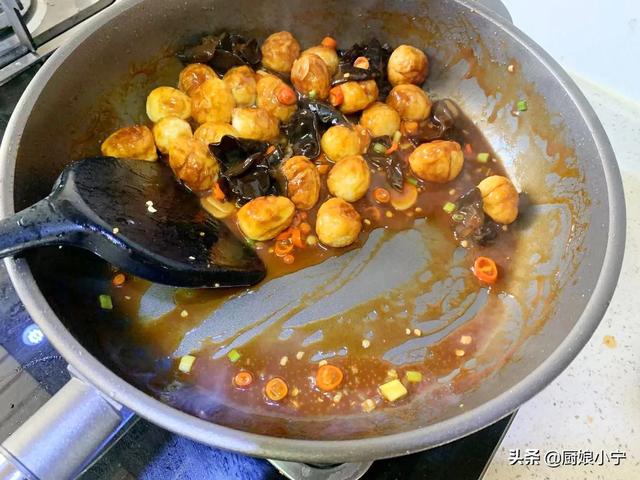 饭店38一份虎皮鹌鹑蛋，教你在家做，成本5块钱，比卖的还好吃