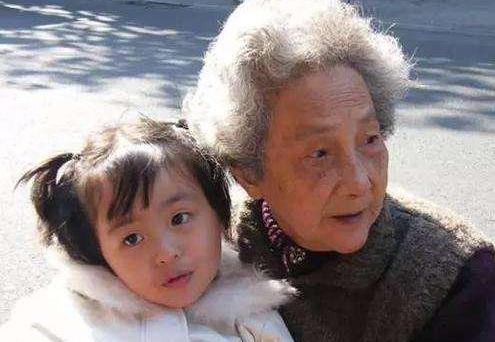 「你的育儿经」“喜欢奶奶还是姥姥？”，3岁孙女脱口的回答太耿直，让奶奶难堪