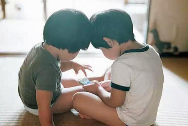 你的育儿经■二胎随“母姓”正在流行,一人一个姓才公平?其实未必是好事