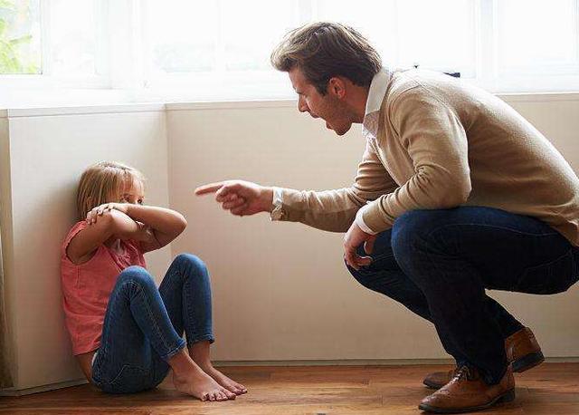 超级宝妈■孩子犯错别只会讲道理，家长试试“自然惩罚法则”，孩子更快成长