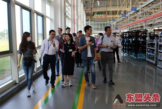 中国五菱“神车”创造新神话 新能源汽车销量超越特斯拉