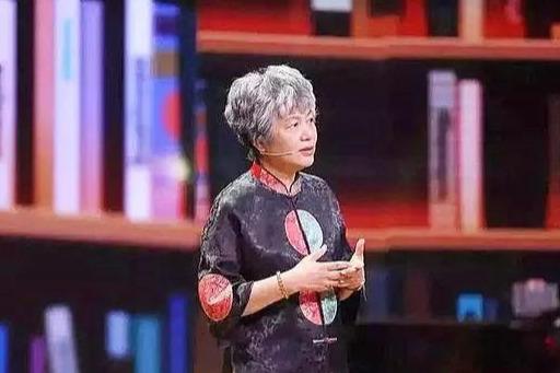 「超级宝妈」孩子玩手机上瘾？不用打骂，抓住根本原因，让孩子慢慢放下手机