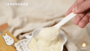 超级宝妈▲这碗营养小米糊能暖进宝宝心坎里。口感醇厚，枣香扑鼻，好吃！