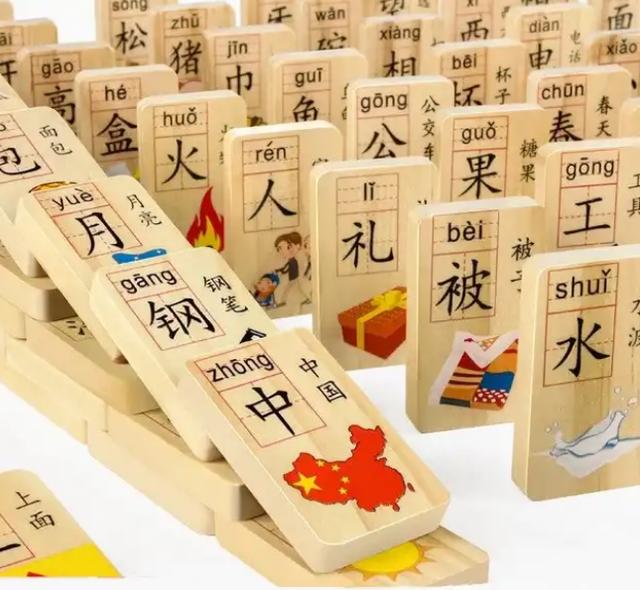 「超级宝妈」建议家长:若工资允许，早给娃买这5种玩具，远离手机，越玩越聪明