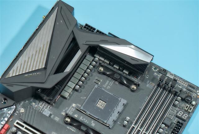 最强游戏处理器降临！锐龙9 5900X/5950X首发评测：12核就能灭掉对手18核